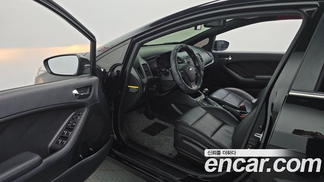 Kia K3 2013 — photo 13