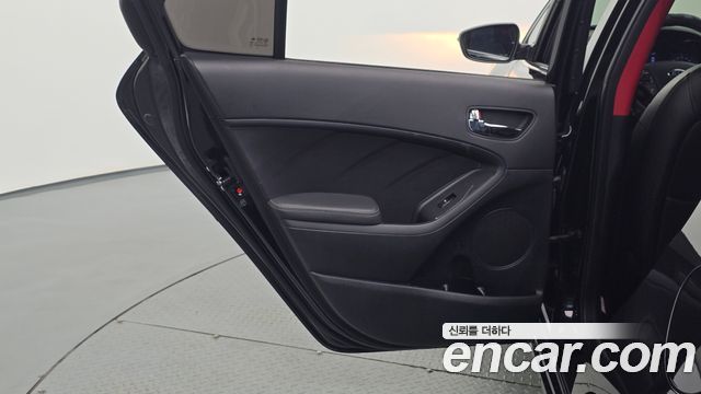 Kia K3 2013 — photo 15