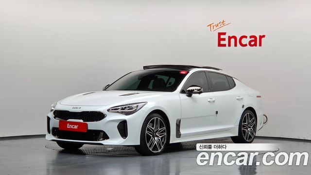 Kia Stinger 2023 — photo 1