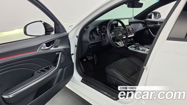 Kia Stinger 2023 — photo 13