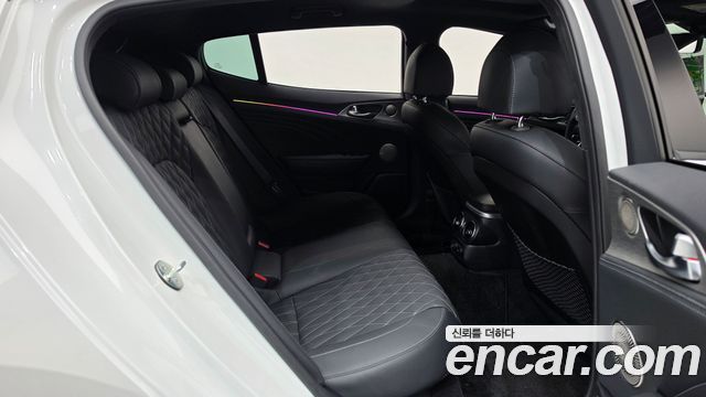 Kia Stinger 2023 — photo 17