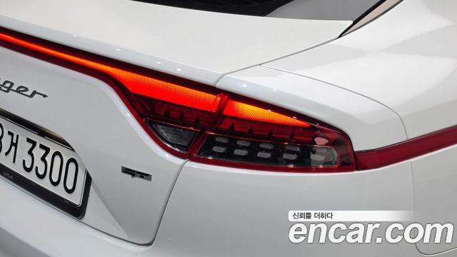 Kia Stinger 2023 — photo 9