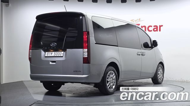 Hyundai Staria 2022 — photo 2