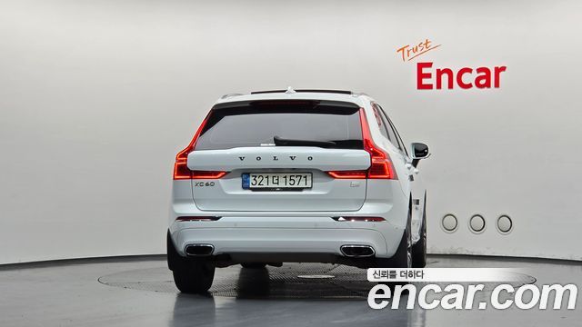 Volvo XC60 2021 — photo 4