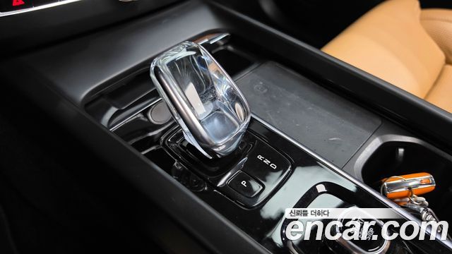 Volvo XC60 2021 — photo 12