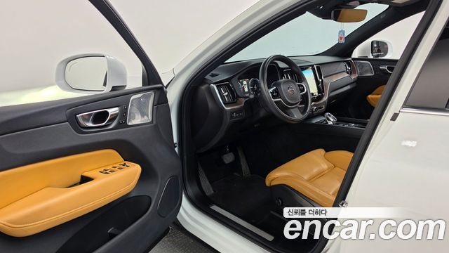 Volvo XC60 2021 — photo 13