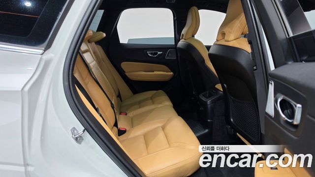 Volvo XC60 2021 — photo 17