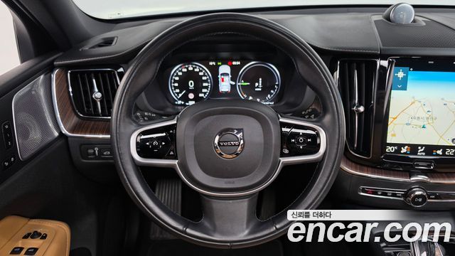 Volvo XC60 2021 — photo 18