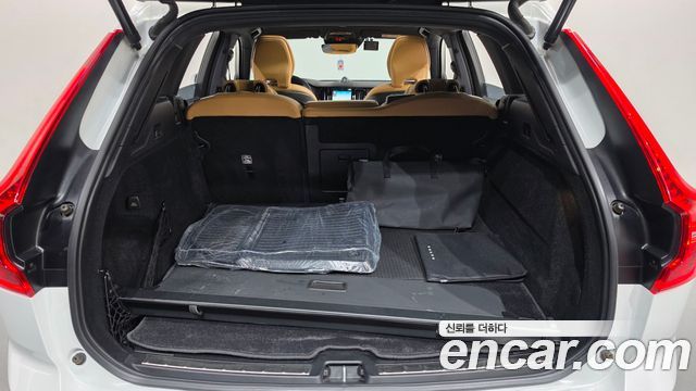 Volvo XC60 2021 — photo 26
