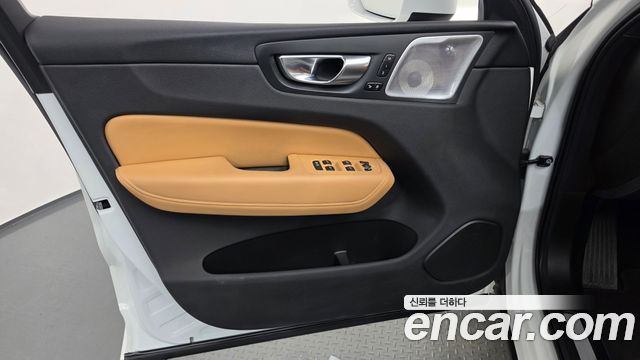 Volvo XC60 2021 — photo 14