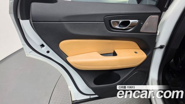 Volvo XC60 2021 — photo 15