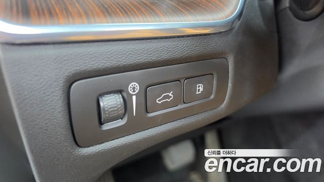 Volvo XC60 2021 — photo 28