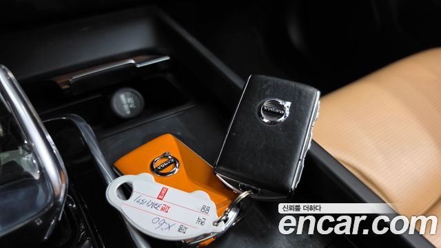 Volvo XC60 2021 — photo 30