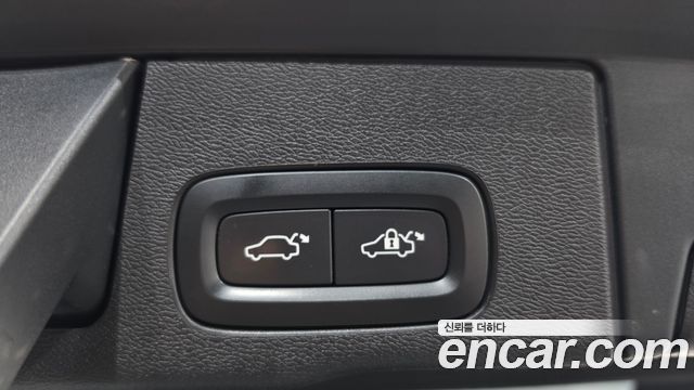 Volvo XC60 2021 — photo 31