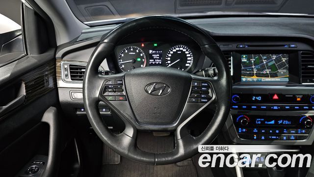 Hyundai Sonata 2016 — photo 19