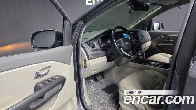 Kia Canival 2017 — photo 13
