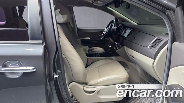 Kia Canival 2017 — photo 17