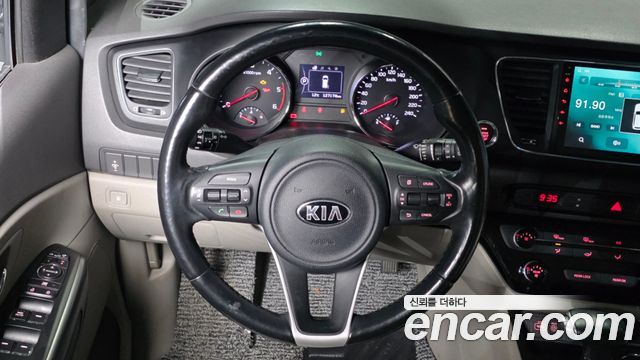 Kia Canival 2017 — photo 19