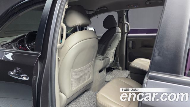 Kia Canival 2017 — photo 16