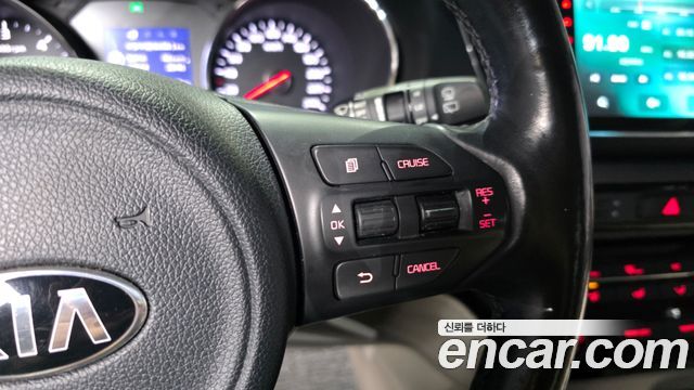 Kia Canival 2017 — photo 30