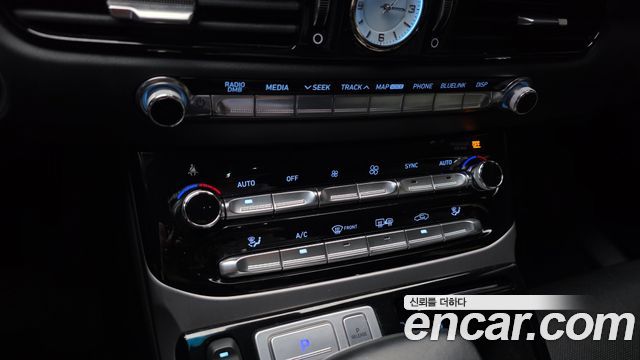 Genesis EQ900 2017 — photo 22