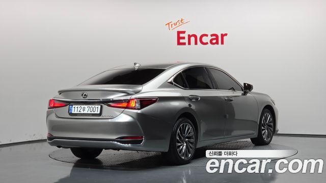 Lexus ES 2025 — photo 2