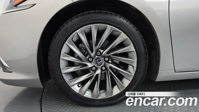 Lexus ES 2025 — photo 5