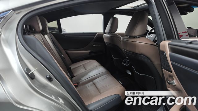 Lexus ES 2025 — photo 17