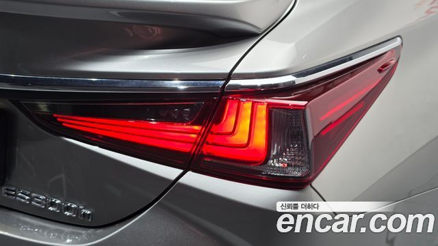 Lexus ES 2025 — photo 9