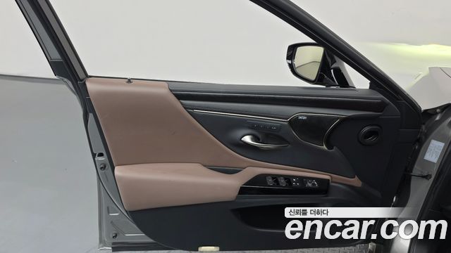 Lexus ES 2025 — photo 14