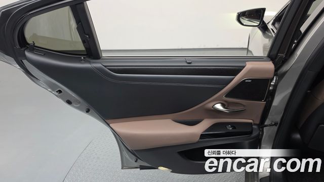 Lexus ES 2025 — photo 15