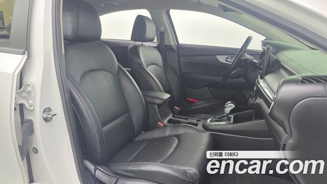Kia K3 2022 — photo 19