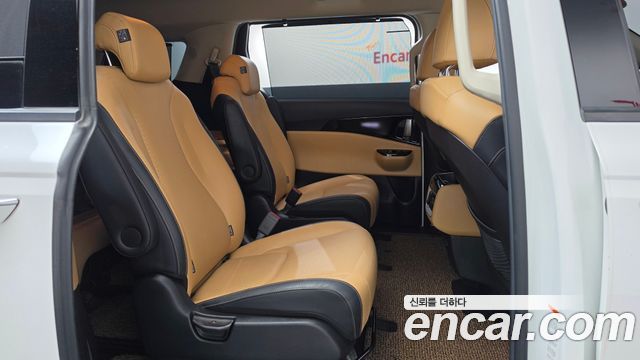 Kia Canival 2021 — photo 17