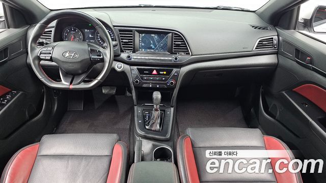 Hyundai AVANTE 2017 — photo 10