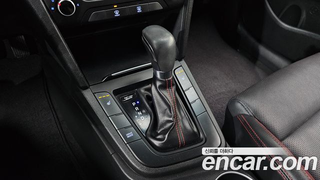 Hyundai AVANTE 2017 — photo 12