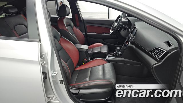 Hyundai AVANTE 2017 — photo 13