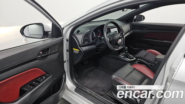 Hyundai AVANTE 2017 — photo 17