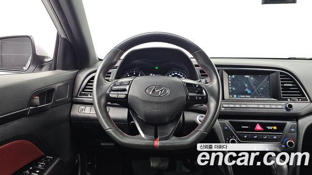 Hyundai AVANTE 2017 — photo 18