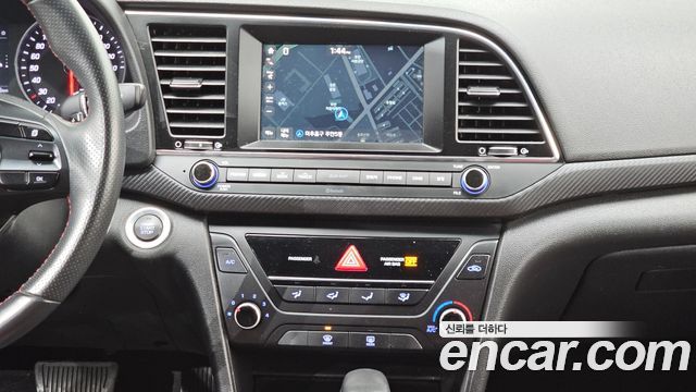 Hyundai AVANTE 2017 — photo 19