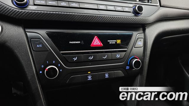 Hyundai AVANTE 2017 — photo 23