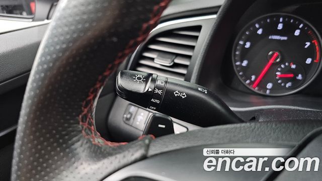 Hyundai AVANTE 2017 — photo 24