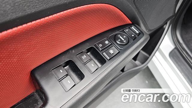 Hyundai AVANTE 2017 — photo 25