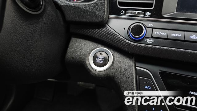 Hyundai AVANTE 2017 — photo 26