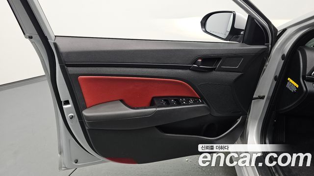 Hyundai AVANTE 2017 — photo 14