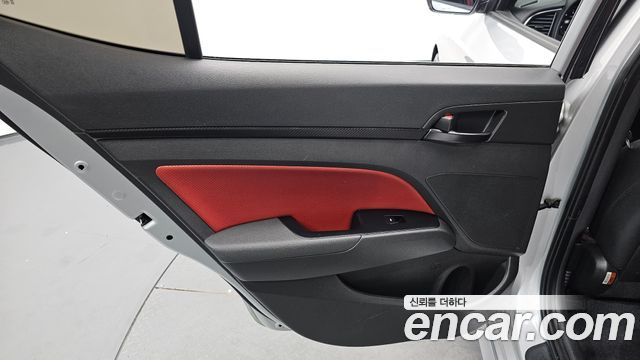 Hyundai AVANTE 2017 — photo 15