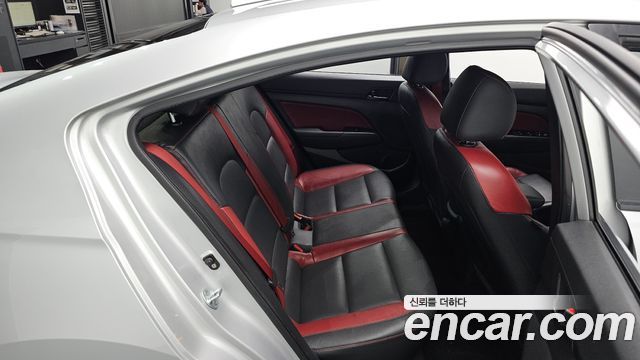 Hyundai AVANTE 2017 — photo 16
