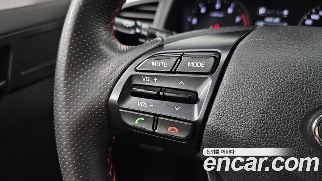 Hyundai AVANTE 2017 — photo 27