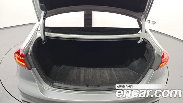 Hyundai AVANTE 2017 — photo 30