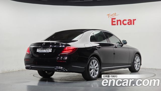 Mercedes-Benz E-Class 2019 — photo 2
