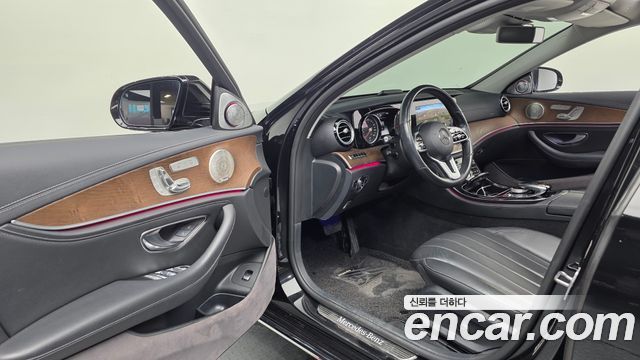 Mercedes-Benz E-Class 2019 — photo 10